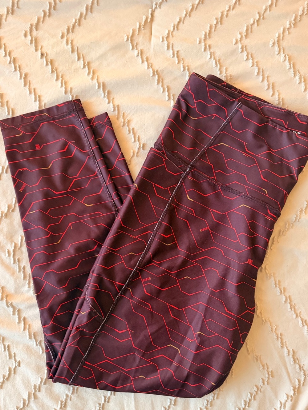 Xersion Maroon and Red Geometric Ankle Leggings